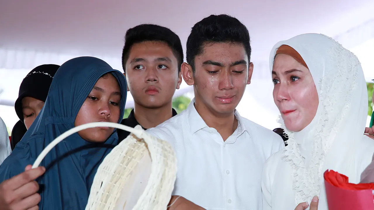 [Bintang] Pemakaman Alm. Ayahanda Marini Zumarnis (H. Zumarnis Zein)