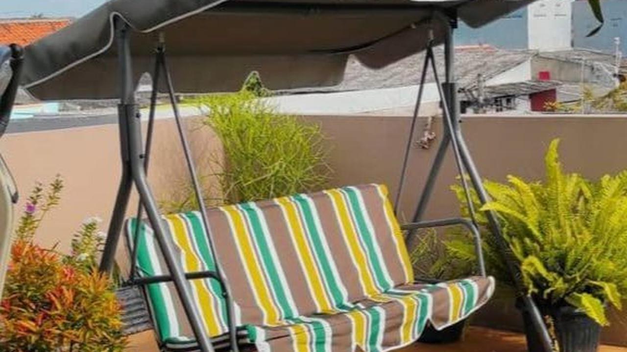Desain Rumah 3 Lantai dengan Taman Outdoor