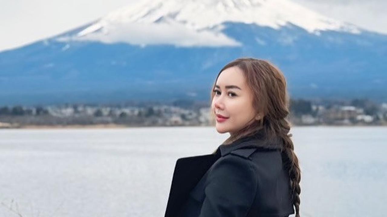 Potret Aura Kasih Liburan Ke Jepang Bersama Sang Anak Arabella, Cantik Bak Barbie Hidup