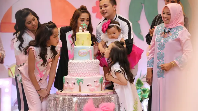 [Bintang] Andhika Pratama dan Ussy Sulistiawaty