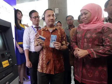 Seorang penyandang disabilitas mencoba ATM layanan wicara untuk penyandang disabilitas, Jakarta, (1/12/2015). Uji coba ini untuk memperingati hari disabilitas internasional pada 3 Desember mendatang. (Liputan6.com/Helmi Afandi)
