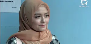Memutuskan untuk berhijab, Tika Ramlan alami kejadian lucu saat mendapatkan tawaran pekerjaan.