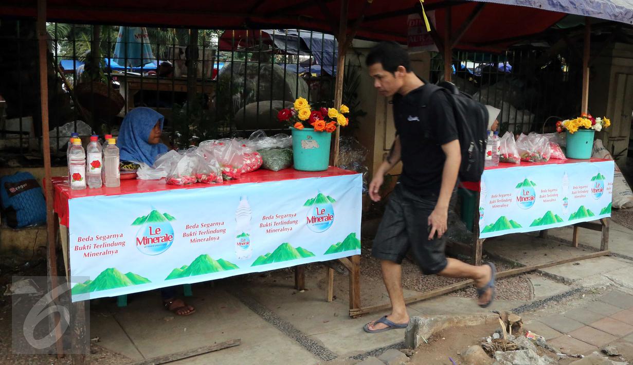 Pedagang Bunga  di TPU Karet Bivak Banjir Rezeki Jelang 