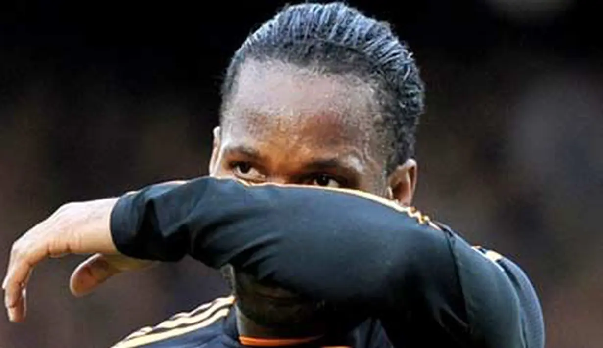 Chelsea's Ivorian striker Didier Drogba gestures during the English Premier League football match between Blackburn Rovers and Chelsea at Ewood Park, Blackburn, north-west England on October 30, 2010. AFP PHOTO/ANDREW YATES. 