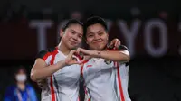 Ekspresi ganda putri Indonesia, Greysia Polii/Apriyani Rahayu, setelah meraih medali emas di Olimpiade Tokyo 2020, Senin (2/8/2021). (NOC Indonesia)