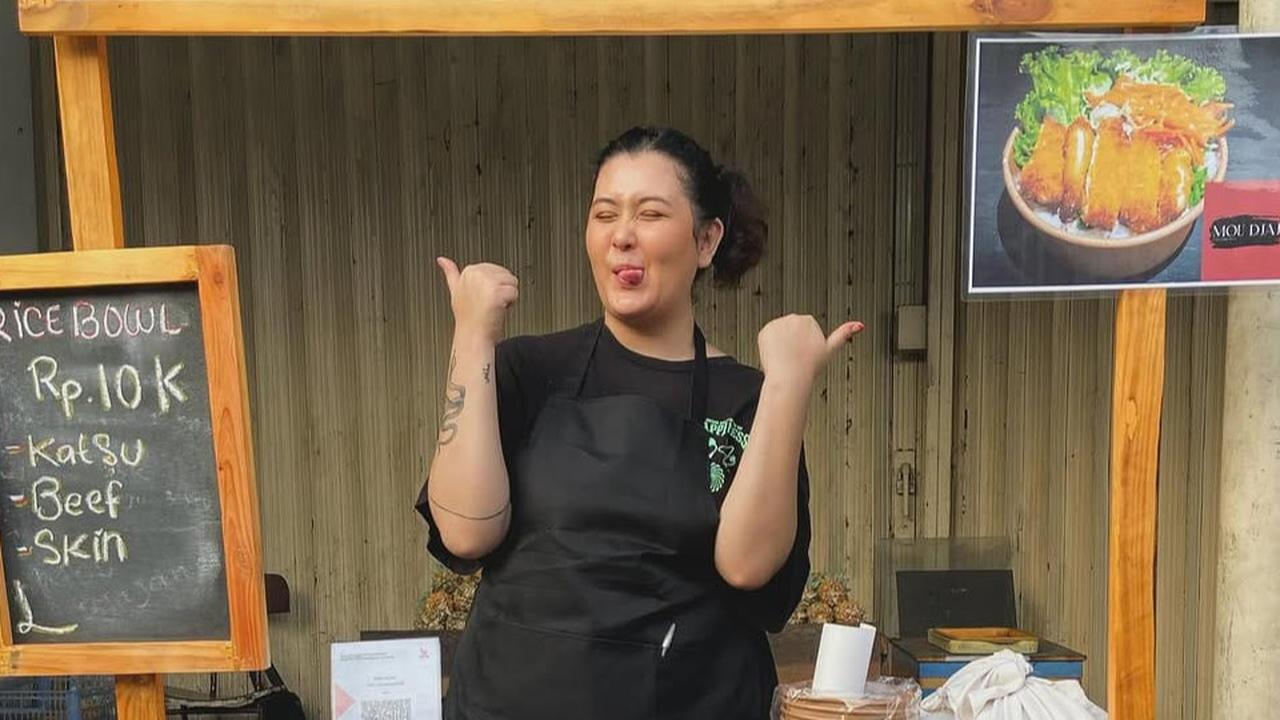 Dulu Main Sinetron Ganteng-Ganteng Serigala, Sekarang Talitha Curtis Jualan Makanan Murah Meriah di Depan Minimarket