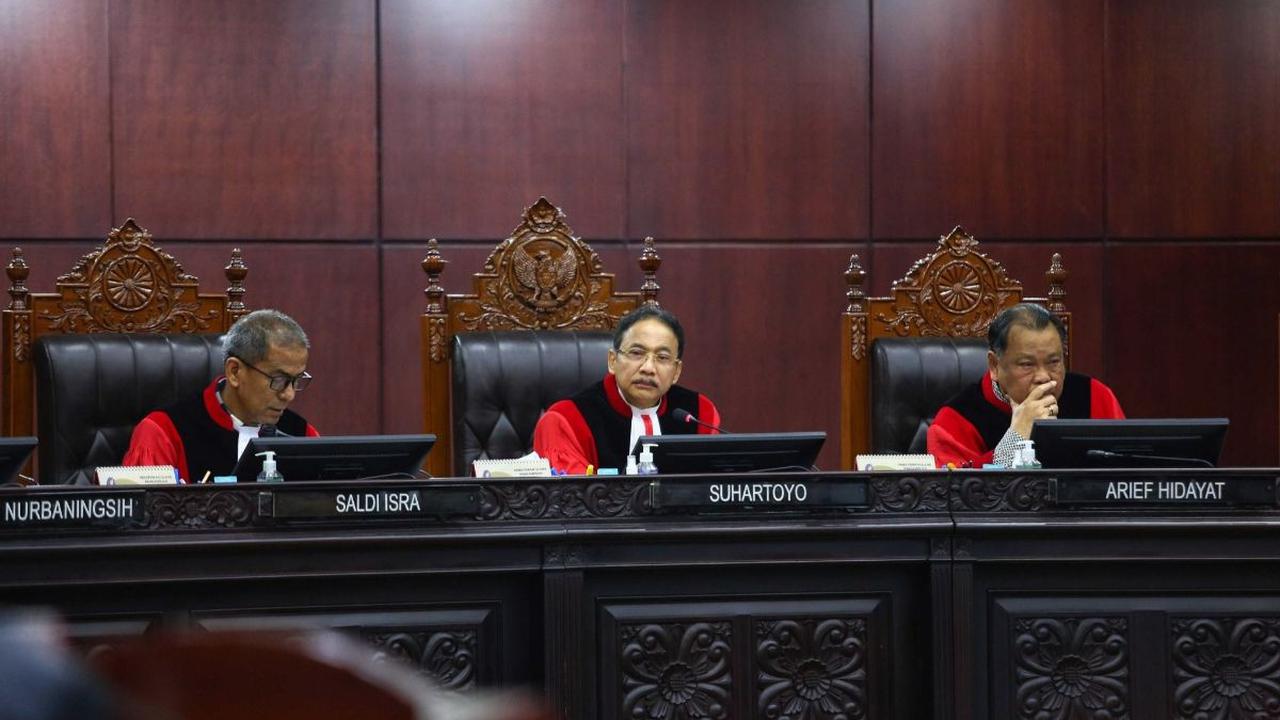 Lembaga Survei Indonesia (LSI) merilis hasil survei terkait tingkat kepercayaan masyarakat terhadap lembaga negara.