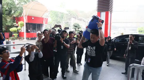 Cara Nyeleneh Pejabat Tampung Duit Korupsi, Terbaru di Tong Biru