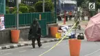 Sebuah benda mencurigakan tergeletak di trotoar Jalan Margonda, tepatnya di depan ITC Depok. Akibatnya, petugas mensterilkan ruas Jalan Margonda Raya, depan Kantor Wali Kota Depok