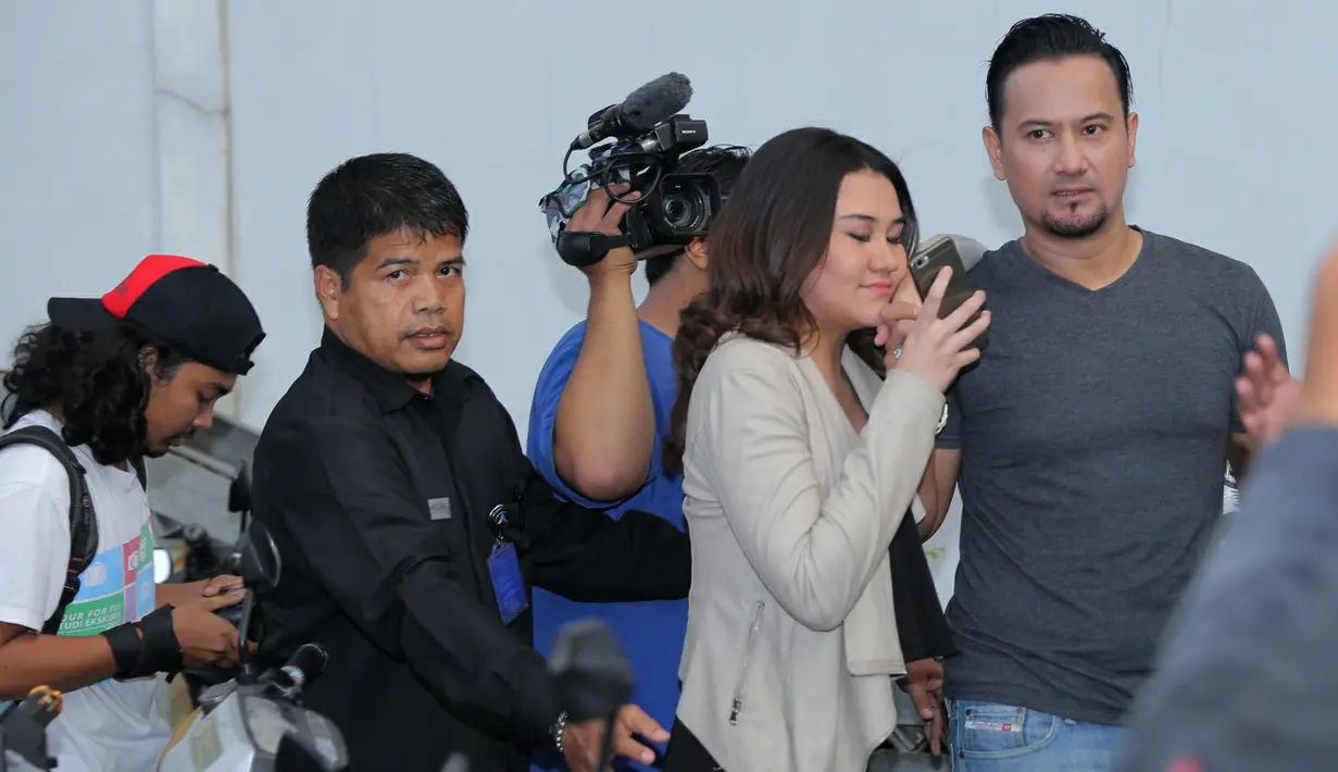 Saat Aaliyah dan Mudji Massaid di temui di kawasan Tendean, Jakarta Selatan, Selasa (6/9) Aaliyah putri Reza mengakui bahwa dekat dengan putri Gatot Brajamusti, Suci Patia dari pernikahannya dengan Dewi Aminah. (Andy Masela/Bintang.com)