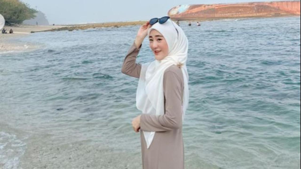 Larissa Chou Bergaya Cantik