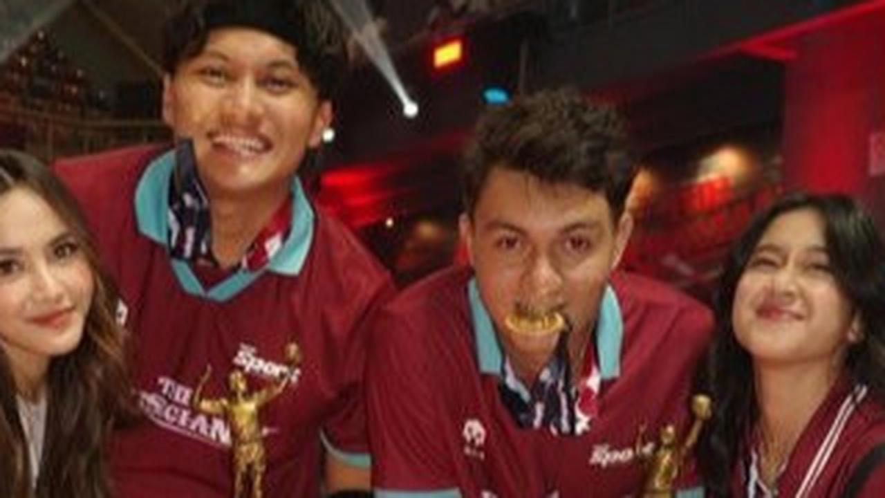 6 Potret Kemesraan Nyoman Paul dan Keisya Levronka di Sela Pertandingan BAHKAN VOLI 2, Usap Kepala hingga Merangkul dari Belakang, Pacaran?