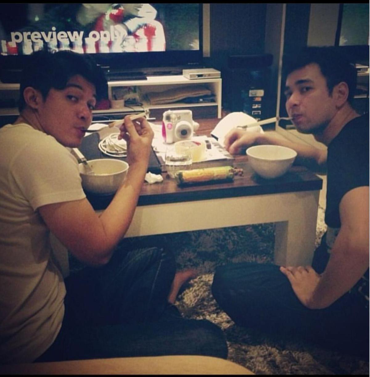 Mengenang Masa Perjuangan, Raffi Ahmad Bagikan Foto Lawas dengan Irwansyah dan Zaskia Sungkar