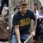 7 Potret Lawas Justin Bieber Jadi Kuli Bangunan Ini Curi Perhatian, Jadi Inspirasi (Sumber: YouTube/BieberCOM)