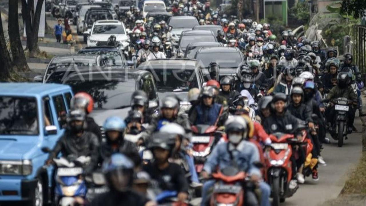 Cerita Pemudik Tempuh Perjalanan Jakarta-Solo, Motor Mogok di Indramayu Dibantu Polisi Baik