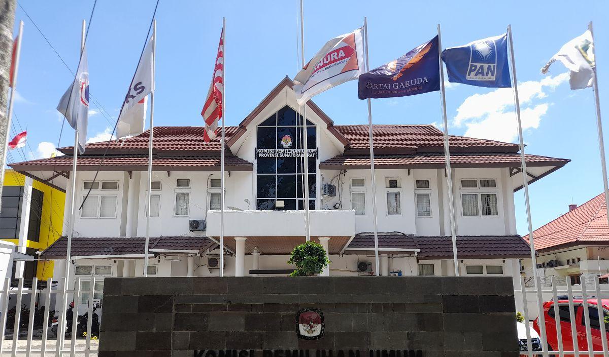 "Kami juga telah menginstruksi-kan pembentukan Kelompok Penyelenggara Pemungutan Suara (KPPS) yang sudah dilantik tersebut," katanya.