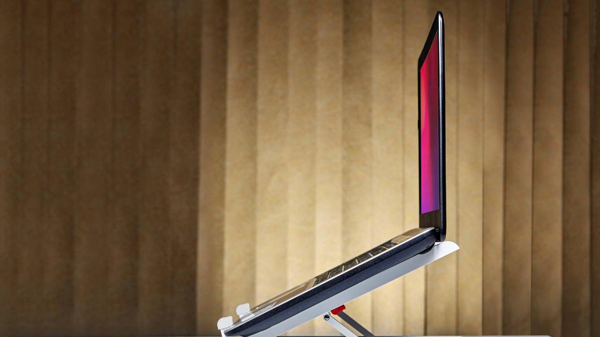 Nggak Harus Mahal, Ini Stand Holder Laptop Berkualitas yang Nyaman Dipakai Seharian
