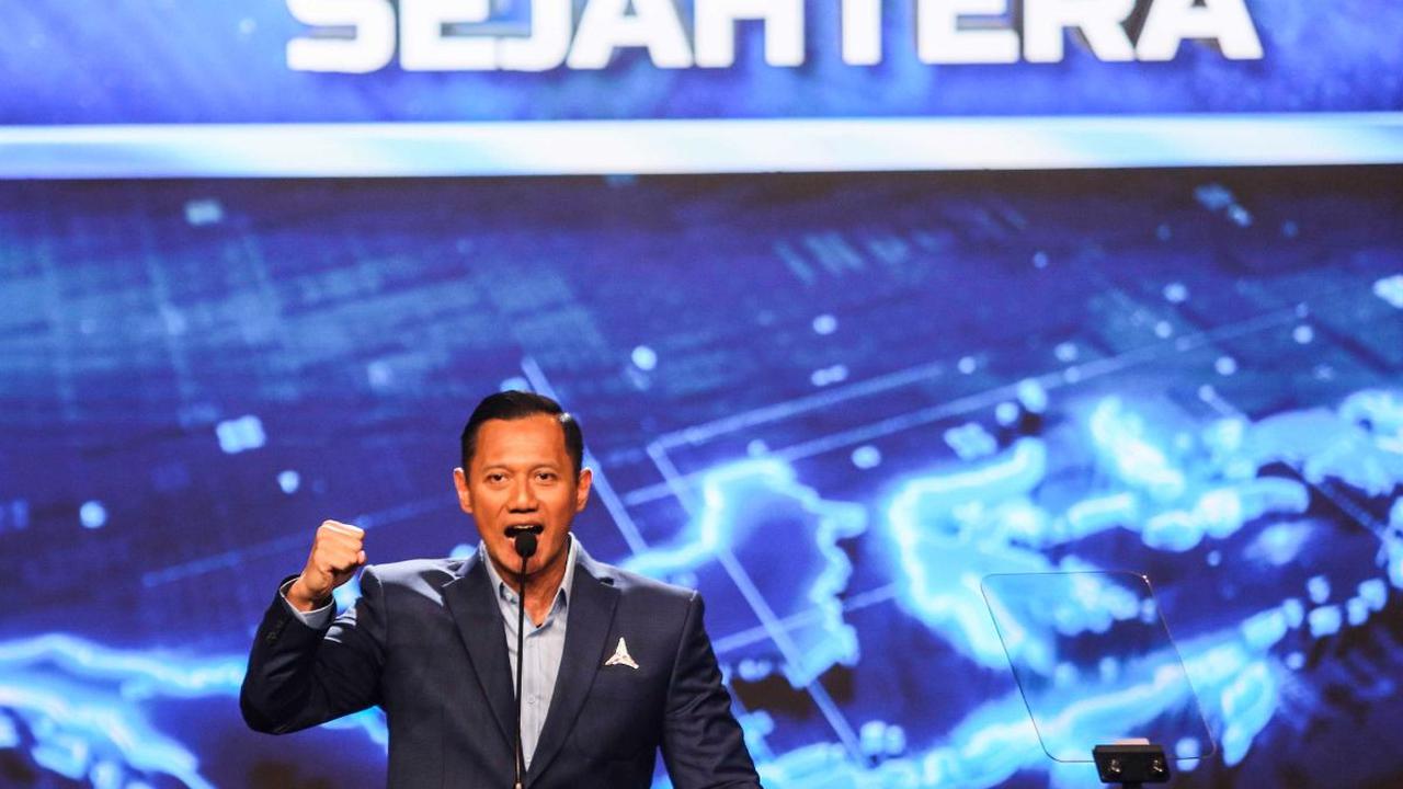 Ketua Umum Partai Demokrat Agus Harimurti Yudhoyono (AHY) menyampaikan pidato politik bertajuk 'Indonesia Maju, Rakyat Sejahteta' di Jakarta Convention Center (JCC), Senayan, Jakarta, Selasa (6/2/2024). Dalam momen tersebut, AHY turut menyampaikan puja pu