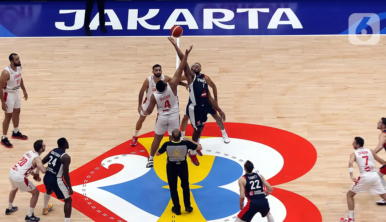 Ini menjadi kali pertama Indonesia dipercaya menjadi tuan rumah Piala Dunia Basket atau FIBA World Cup. Sebagai catatan FIBA World Cup 2023 digelar di tiga negara sekaligus, Indonesia, Filipina dan Jepang. (Liputan6.com/Helmi Fithriansyah)