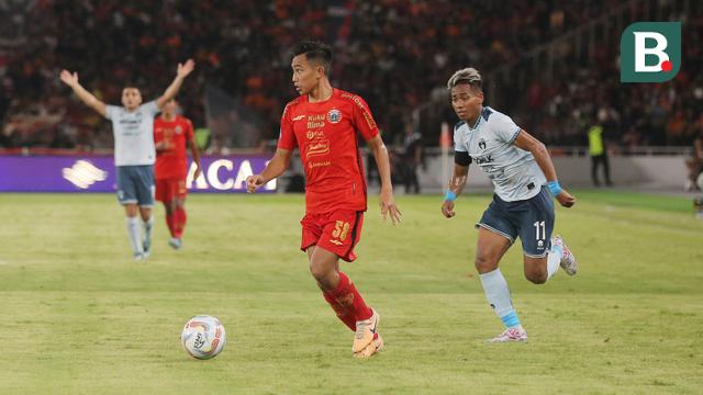 Foto: Aksi Mencuri Bola Ala Rayhan Hanan yang Berujung Gol untuk Persija