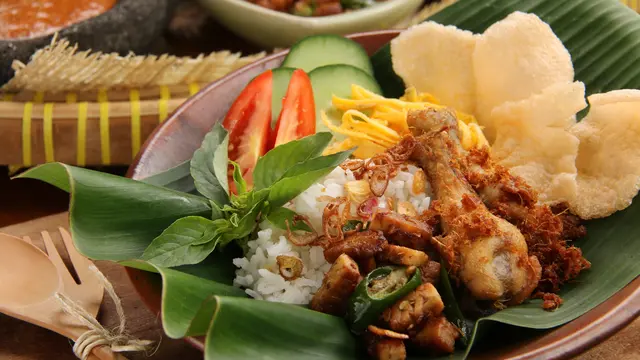 nasi uduk komplit