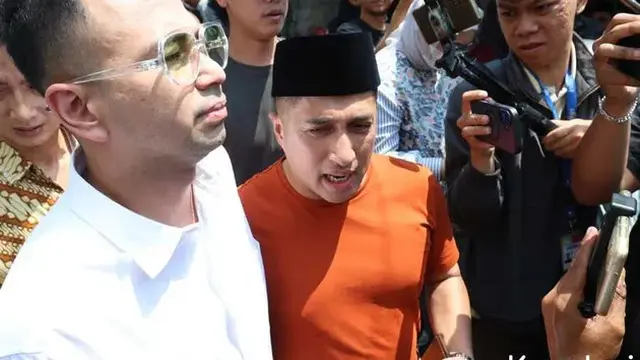 Potret Artis Datang ke Rumah Duka Mpok Alpa, Penuh Tangis dan Duka Mendalam
