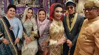 7 Potret Kebersamaan Elly Kasim dengan Rekan Artis, Penuh Kenangan