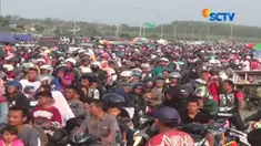 Akan tetapi, keramaian itu meninggalkan banyak sampah.