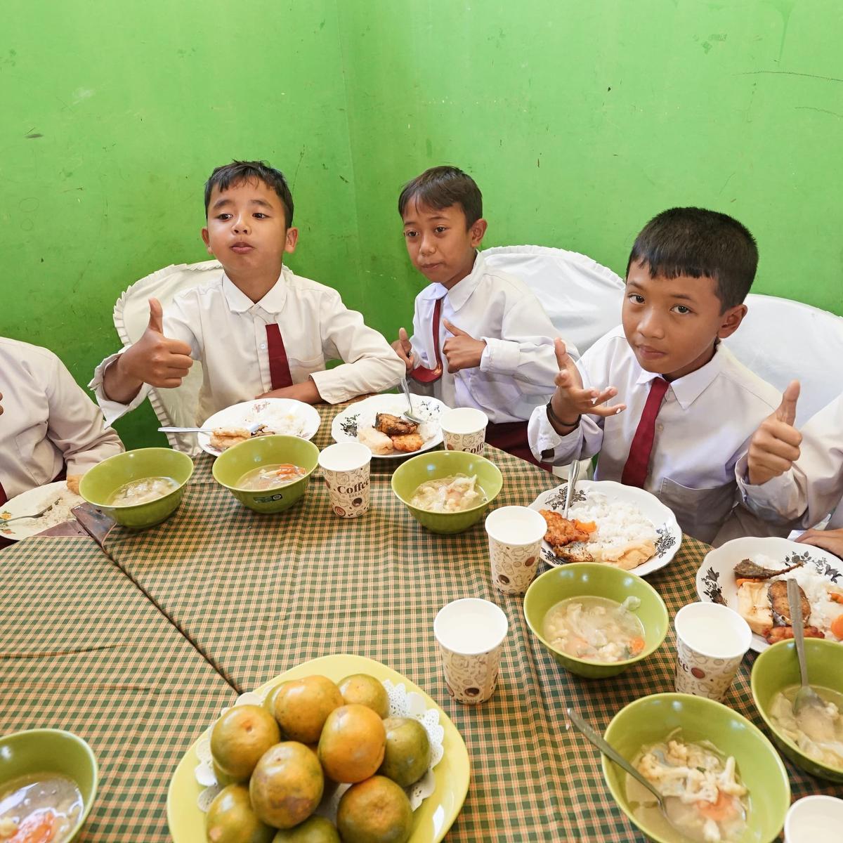 Bupati Ipuk Simulasi Program Makan Siang Bergizi