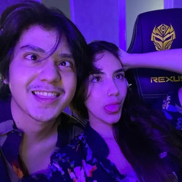 Dikabarkan Putus, Ini 6 Momen Kebersamaan Arbani Yasiz dan Syahra Larez