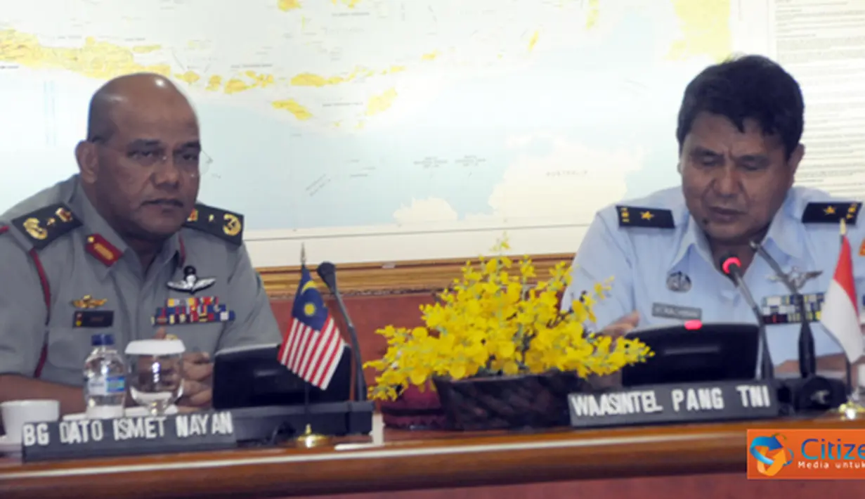 Citizen6, Cilangkap: Waasintel Panglima TNI Marsma TNI Heryanto Rachman menerima delegasi Maktab Turus Angkatan Tentera (MTAT) Malaysia, di ruang rapat Paripurna Mabes TNI Cilangkap Jakarta, Rabu (13/6). (Pengirim: Badarudin Bakri)