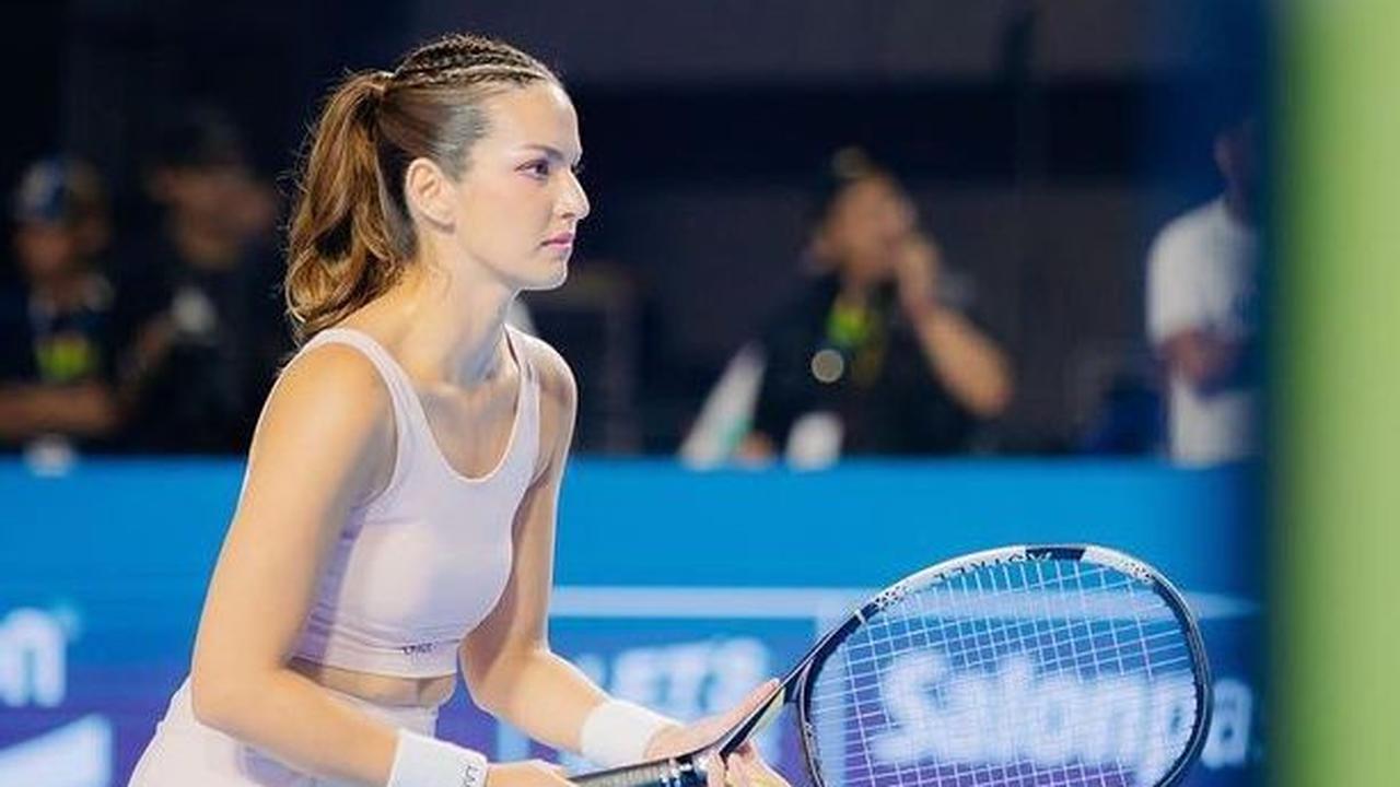 Selama berada di lapangan tenis Nia memang selalu terlihat sungguh-sungguh. Tak heran jika Nagita dan Gege kewalahan menghalau pukulan Nia dan pasangannya, Luna Maya.