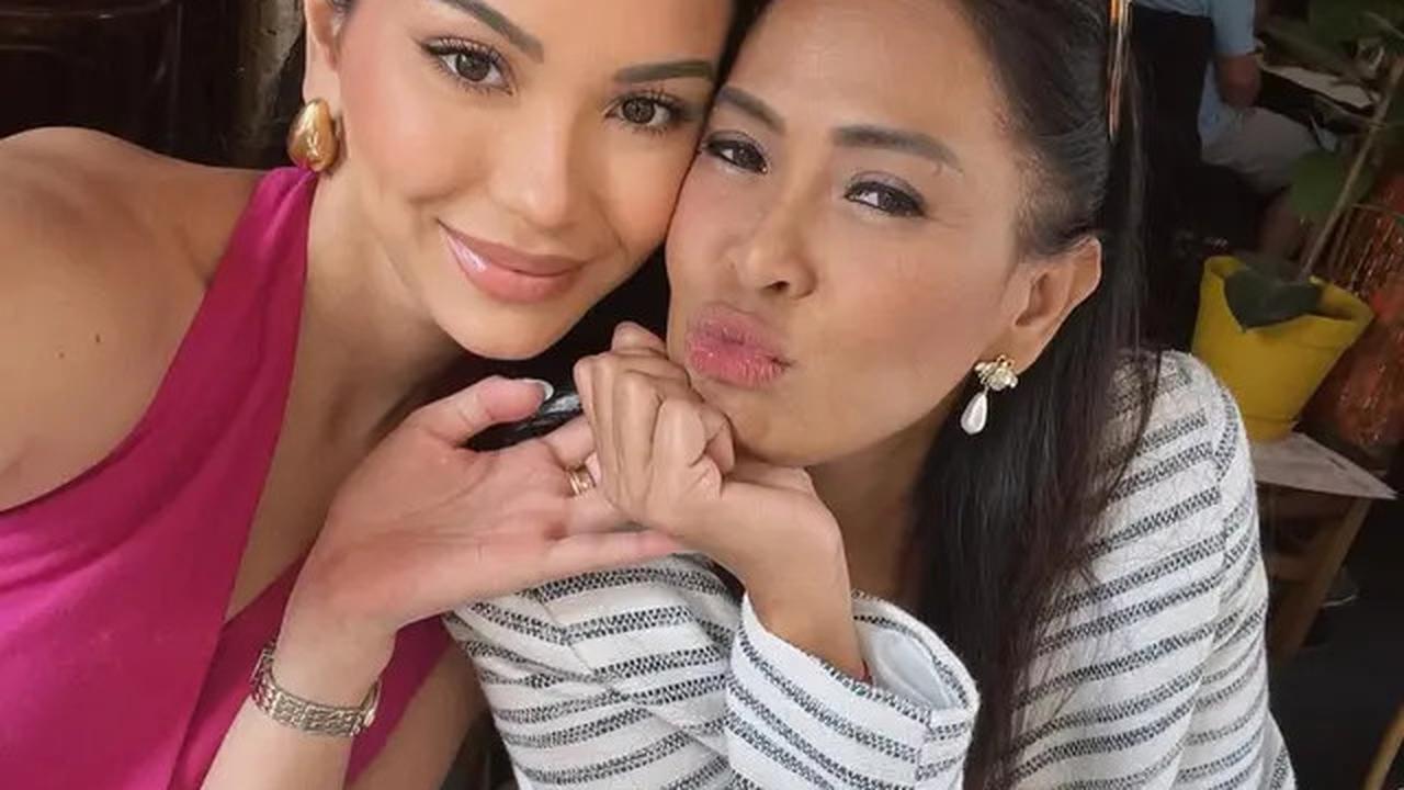 7 Inspirasi Style Anting Risa Dewi Ibunda Alyssa Daguise, Tampil Anggun dan Berwibawa di Usia 57 Tahun