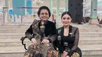 Dalam acara budaya yang digelar di Pura Mangkunegaran, Solo, penampilan Nikita Mirzani banyak menuai sorotan. Tampil anggun dengan kebaya hitam karya Anne Avantie, banyak netizen membanjirinya dengan pujian dalam kolom komentar Instagram. (Liputan6.com/IG/@nikitamirzanimawardi_172)