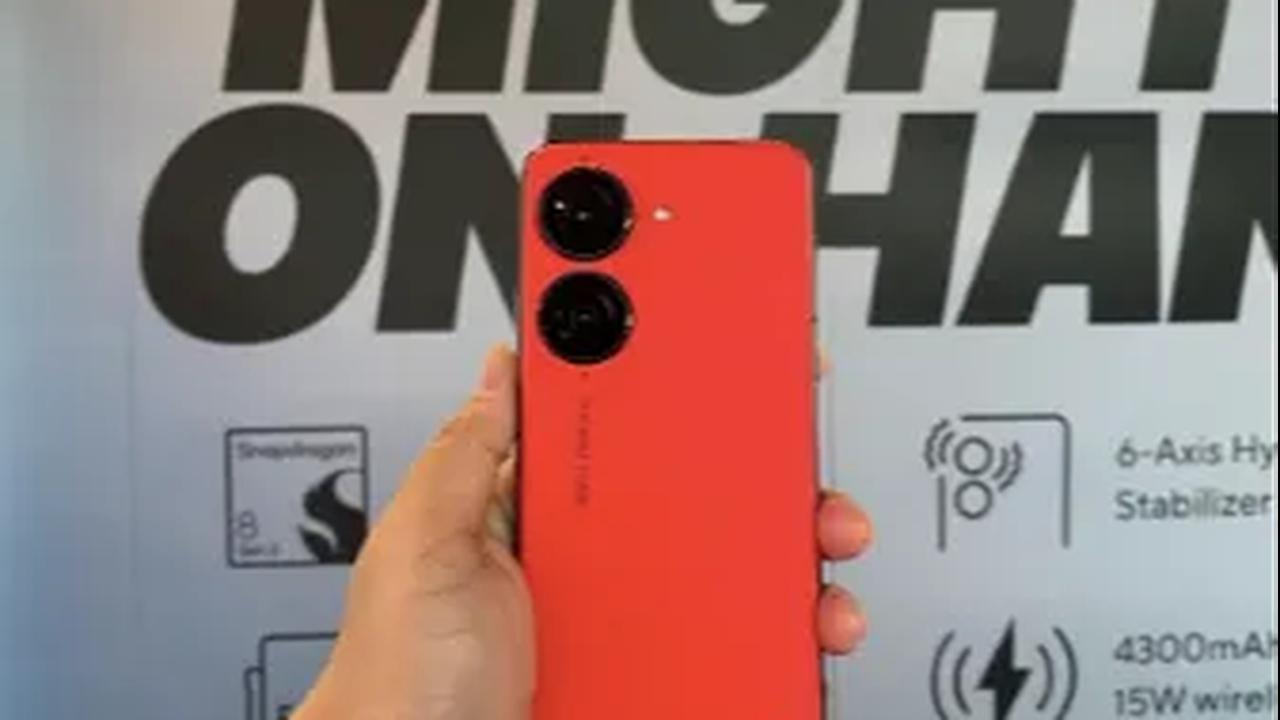 Namun yang terbaru adalah daya tahan baterai juga meningkat hampir 13 persen, tanpa perubahan pada kapasitas baterai. Terdapat juga dalam Zenfone 10 penambahan pengisian nirkabel yang kompatibel dengan Qi.<br>
