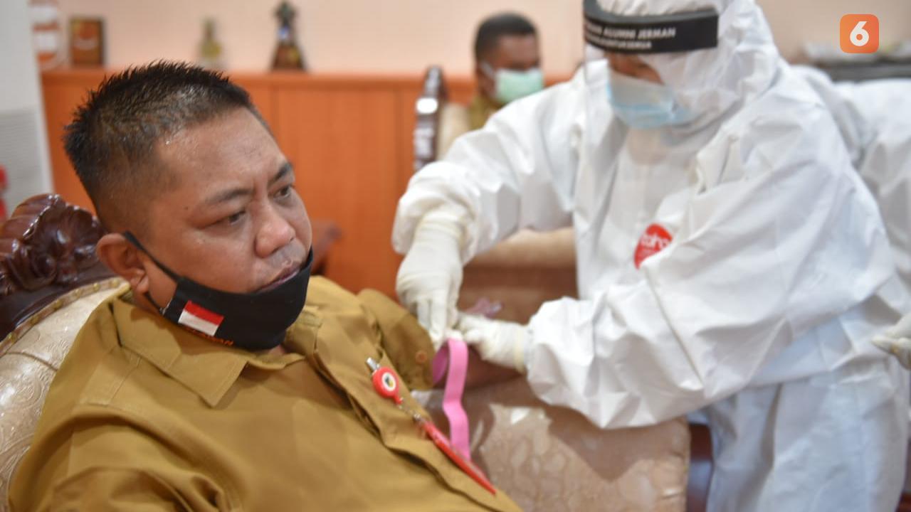 pejabat pemprov sulteng saat menjalani rapid test