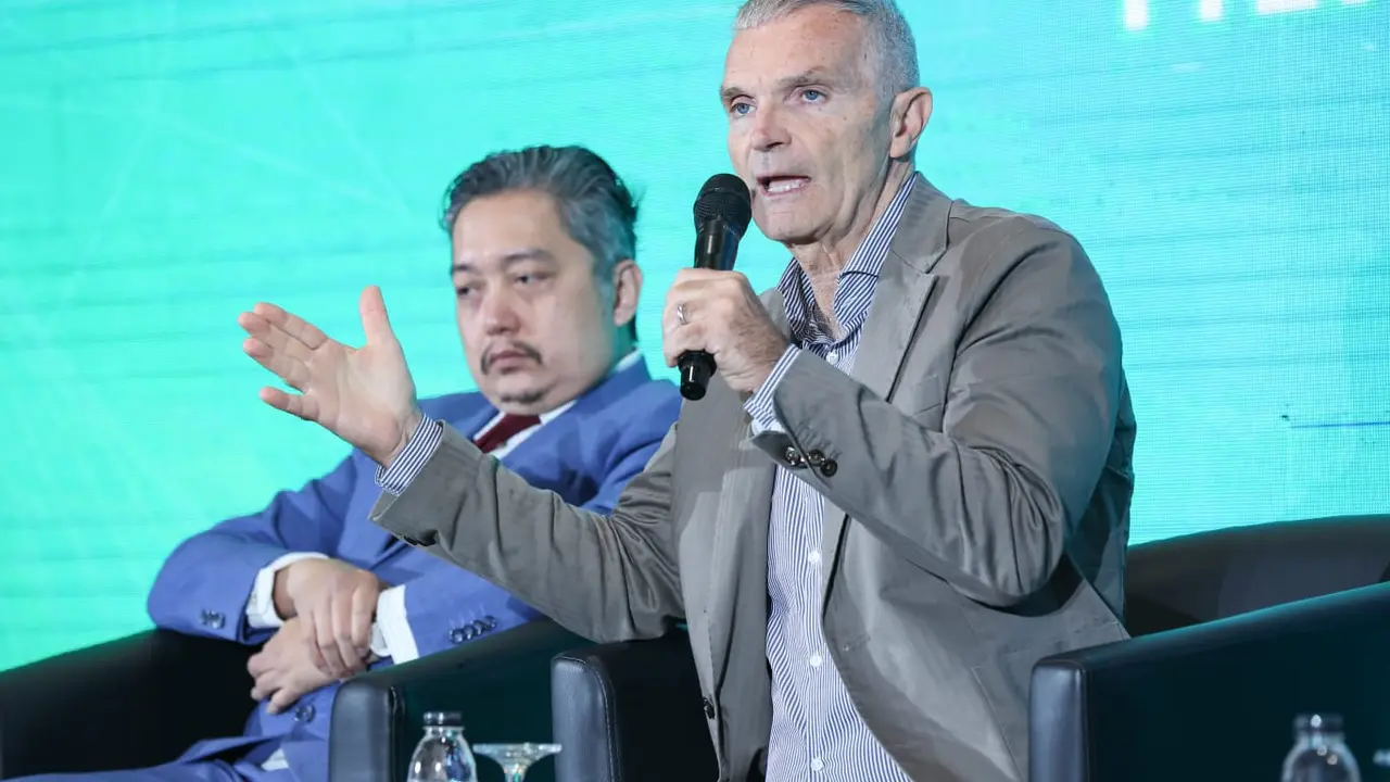 Ahli Urologi asal Filipina, Rogelio F. Varela (kiri) dan Ahli kesehatan internasional dari Universitas Catania, Italia, Prof Riccardo Polosa (kanan) dalam acara Asia Pacific Harm Reduction Forum (APHRF) 2024 di Jakarta, Rabu (3/7/2024) (Istimewa)