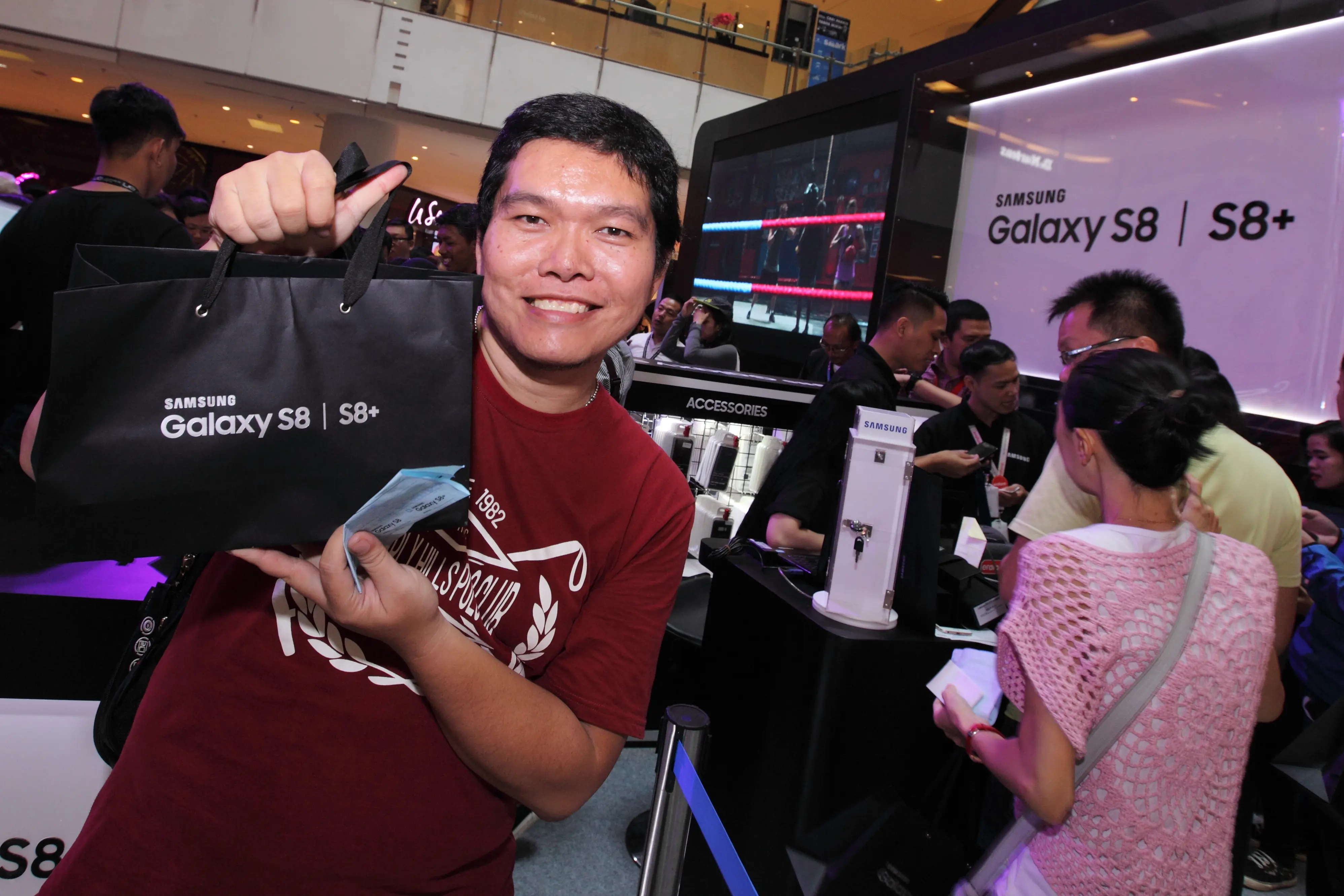 Gunawan Kesumajaya, pemilik Samsung Galaxy S8 pertama di Indonesia. (Doc: Samsung)