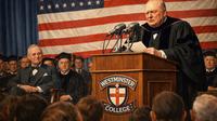 Ilustrasi Winston Churchill berdiri di podium gimnasium Westminster College di kota kecil Fulton, Missouri, Amerika Serikat (AS), pada 5 Maret 1946. (Dok. Foto dibuat oleh OpenAI)