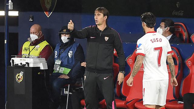 FOTO: Menang 2-0 di Kandang Osasuna, Sevilla Gusur Barcelona dari Posisi 3 - Julen Lopetegui