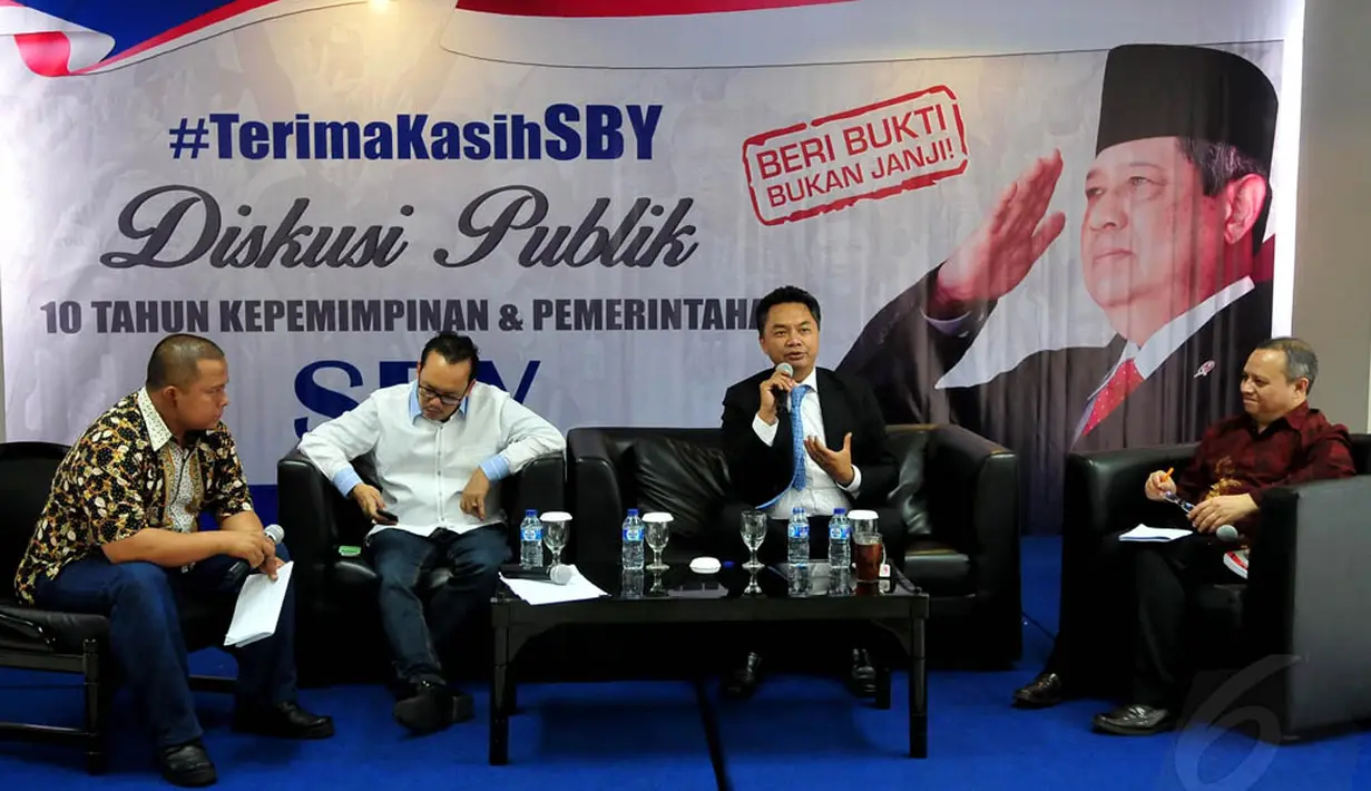 Wakil Menteri Luar Negeri (Wamenlu), Dino Patti Djalal, Politikus Partai Demokrat, Ramadhan Pohan, dan  Pengamat hubungan internasional, Teuku Rezasyah saat melakukan diskusi di Kantor DPP Demokrat, Jakarta, Kamis (16/10/14). (Liputan6.com/Johan Tallo)