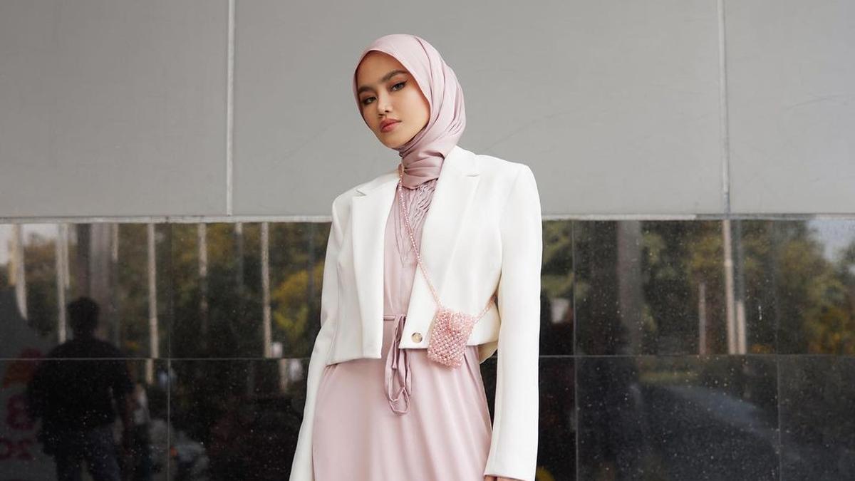 7 Rekomendasi Dress Hijab 2025 yang Feminin dan Lembut, Pas buat Nongkrong Cantik Bareng Teman