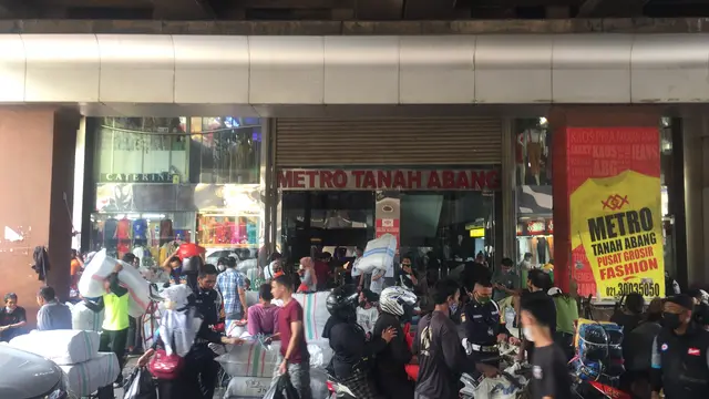 Suasana Pasar Tanah Abang, Senin (3/5/2021)