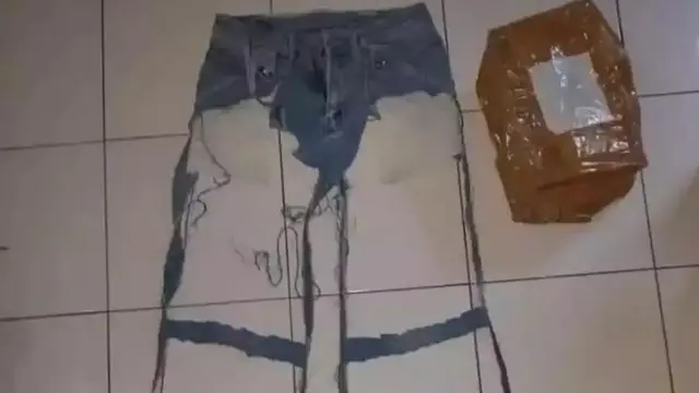 6 Potret Celana Robek Nyeleneh Ini Bikin Tak Habis Pikir