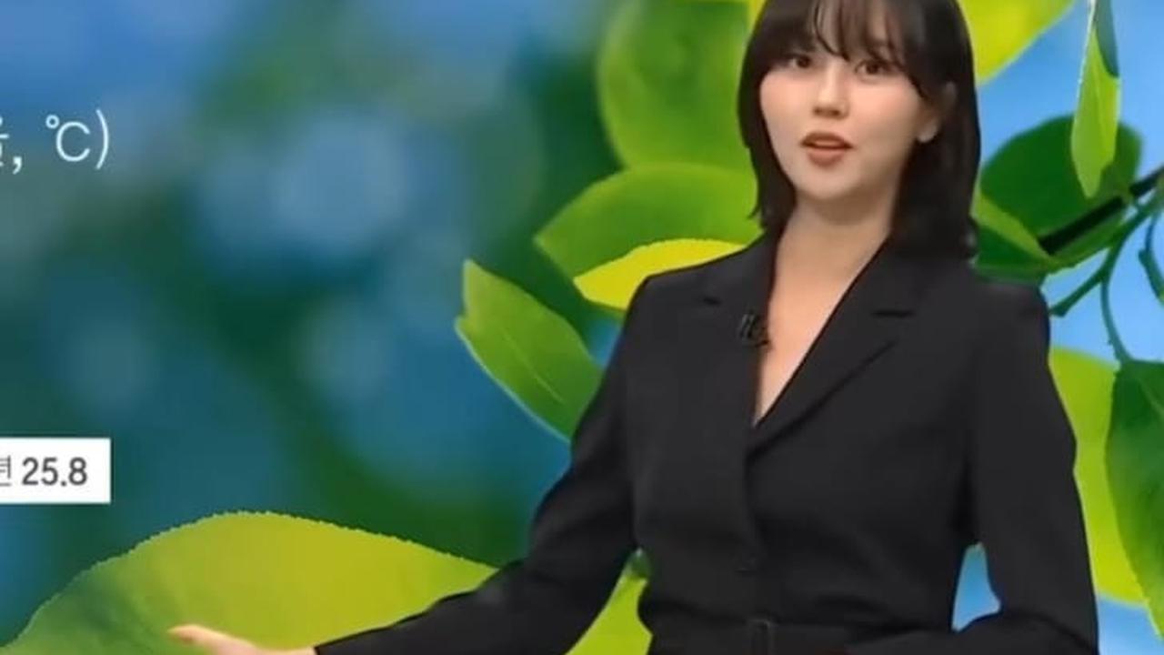 Setelah Park Bo Gum, Kini Giliran Kim So Hyun Ikut-Ikutan Jadi News Anchor di TV Korea
