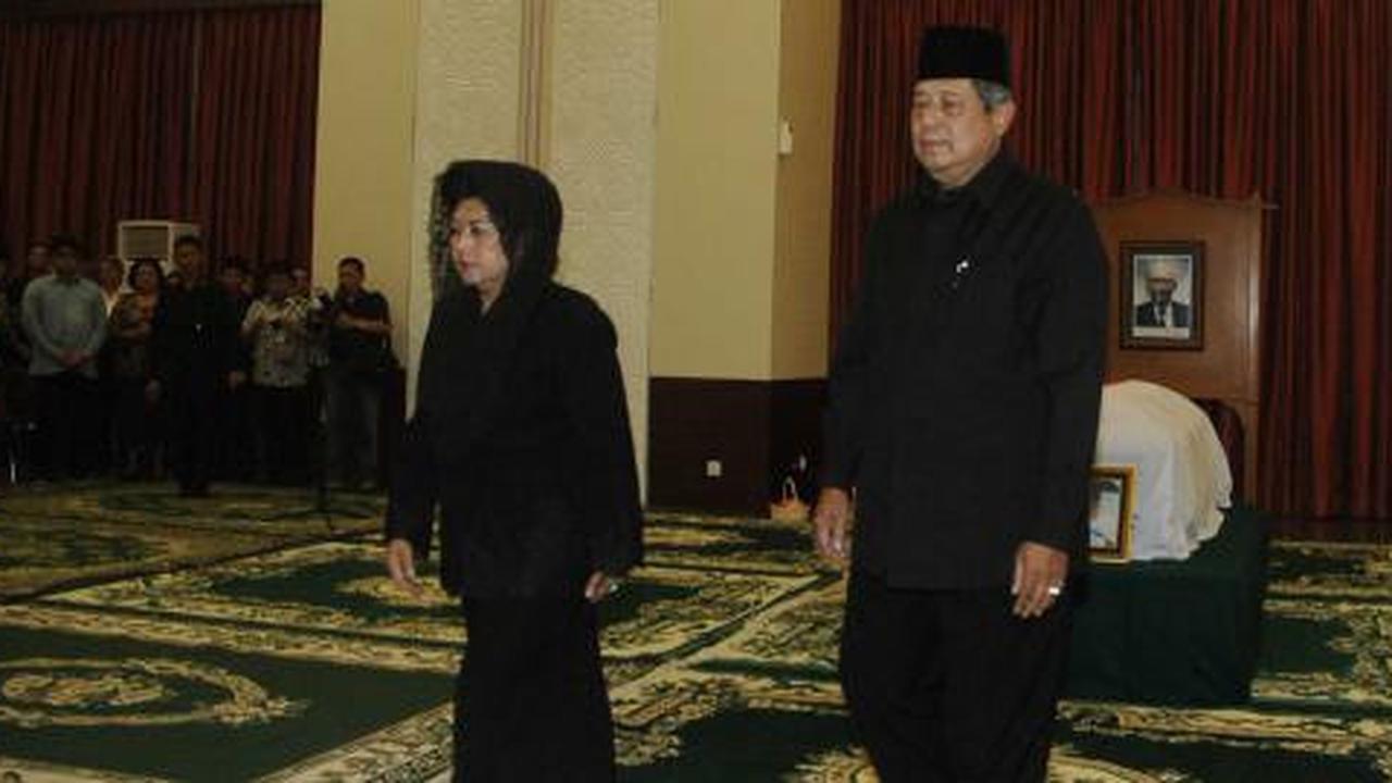 Presiden SBY dan Ibu Ani melayat Sudomo