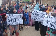 Warga Ramai-Ramai Geruduk Rumah Guru Ngaji karena Diduga Berbuat Cabul, Korbannya 10 Perempuan