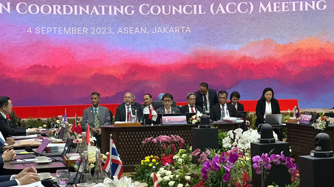 Menteri Luar Negeri Retno Marsudi dalam pertemuan 34th ASEAN Coordinating Council (ACC) di Kantor Sekretariat ASEAN, Jakarta, Senin (4/9/2023). (Liputan6/Benedikta Miranti)