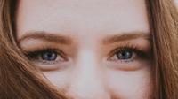 Dark circle, eye bags dan puffy eyes merupakan kondisi mata yang berbeda dan butuh penanganan yang berbeda pula. (Foto: unsplash.com)