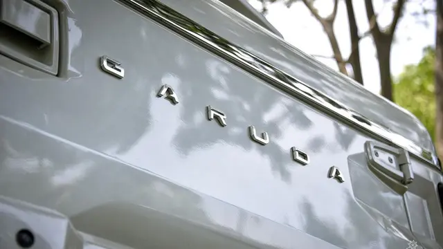 PT Pindad memperkenalkan MV3 Garuda Limousine, kendaraan khusus antipeluru khusus untuk Presiden Prabowo